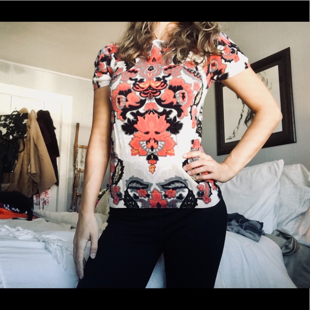 Beautiful Printed Short Sleeve Sweater